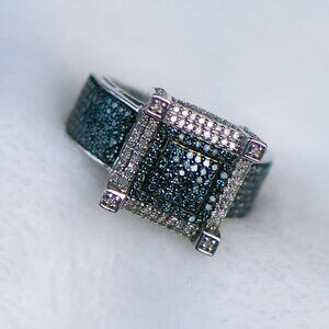 Gorgeous silver "couture belt" ring with diamonds. Total weight = 8 grams